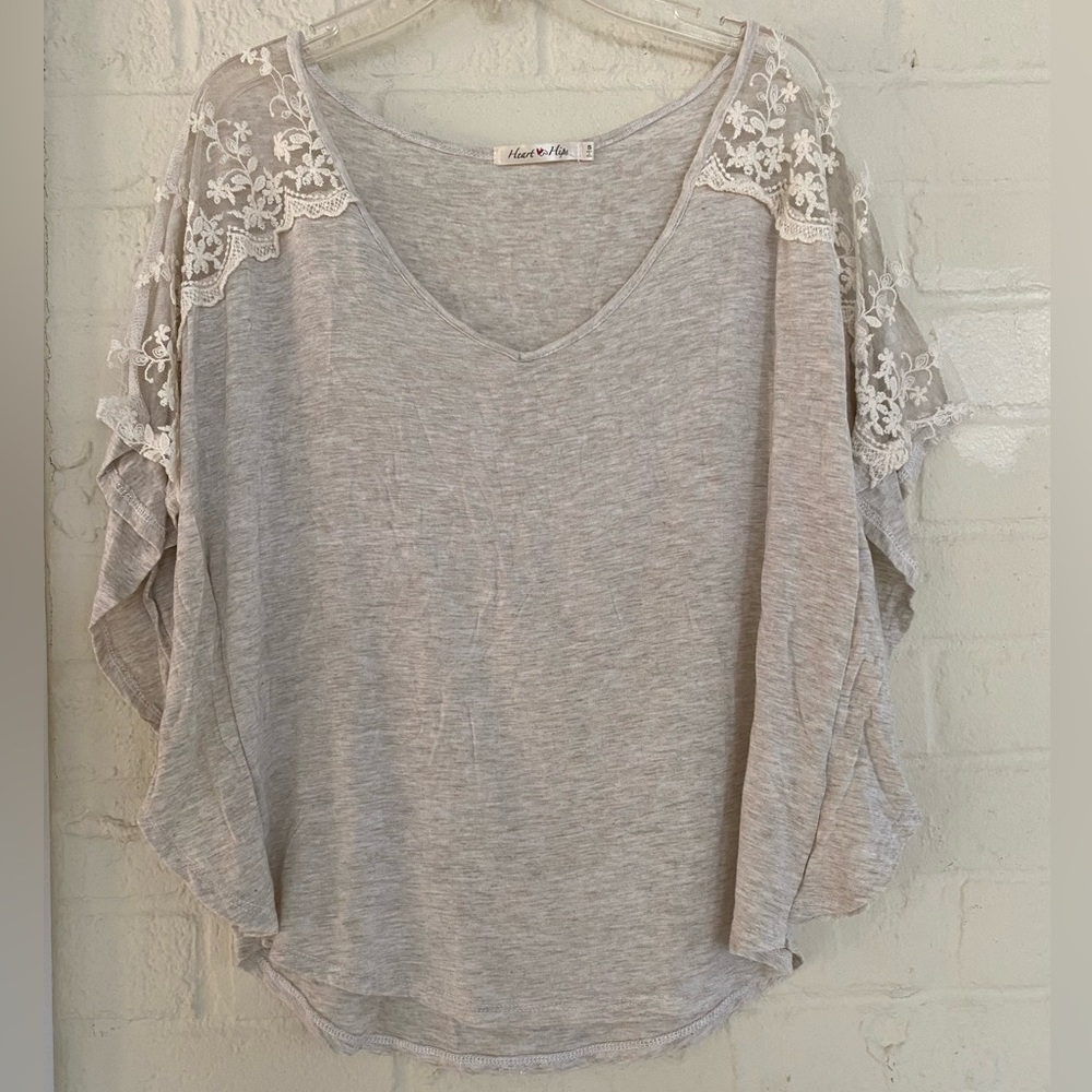 T-shirt & lace flowing top